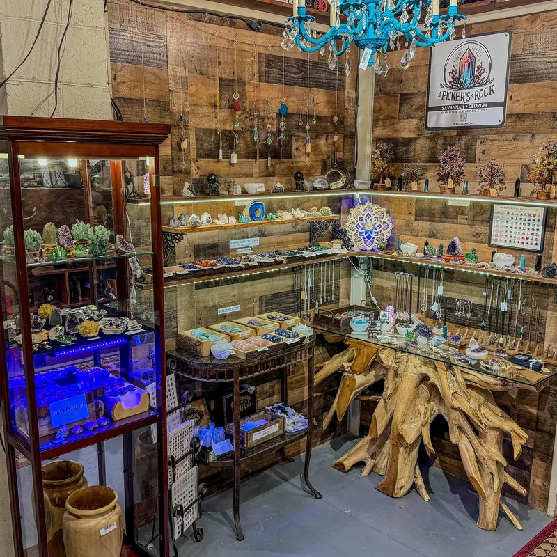 A pickers rock savannah ga rock shop crystals minerals zodiac chakra